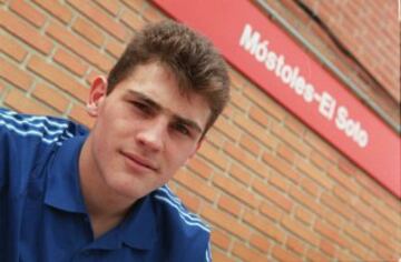 Afincado en M¨®stoles. Empez¨® a jugar en el colegio, hasta que a los diez a?os los ojeadores del Real Madrid Club de F¨²tbol se lo llevaron a las categor¨ªas inferiores.