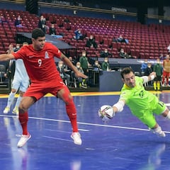 España sufre para empatar y debe no perder con Georgia