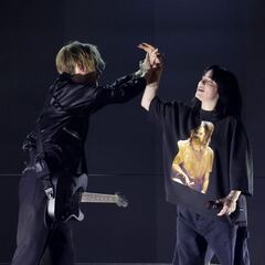 Why did Billie Eilish wear a Taylor Hawkins tribute t-shirt at the Grammys?