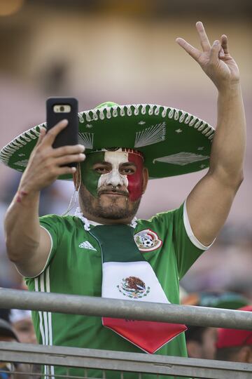 El color de la semifinal entre México y Jamaica en el Rose Bowl