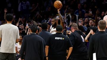 LOS ANGELES, CALIFORNIA - MARCH 2: LeBron James #23 of the Los Angeles Lakers holds up the game ball after scoring his 40,000th career point during the first half against the Denver Nuggets at Crypto.com Arena on March 2, 2024 in Los Angeles, California. NOTE TO USER: User expressly acknowledges and agrees that, by downloading and or using this photograph, User is consenting to the terms and conditions of the Getty Images License Agreement.  Kevork Djansezian/Getty Images/AFP (Photo by KEVORK DJANSEZIAN / GETTY IMAGES NORTH AMERICA / Getty Images via AFP)