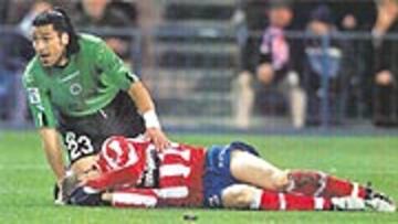 <b>LA JUGADA DE LA LESIÓN</b>. Fernando Torres, en el suelo, en el momento de su lesión.