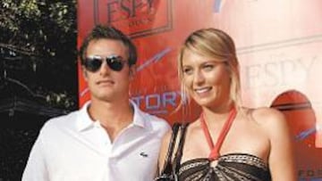 <b>PAREJA ESTRELLA. </b>Roddick y Sharapova, en la mansión Playboy.