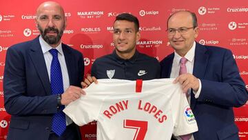 Rony Lopes, con Monchi y Castro. 