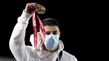 El skater portugués enseña su medalla de oro de Skate Men en el .Imagin Extreme Barcelona