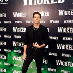 El actor Adrián Lastra reaparece más delgado y se sincera sobre su cambio físico: “Piensan que es divertido, pero no lo es”