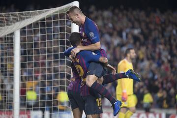 1-0. Rafinha celebró el rimer gol.