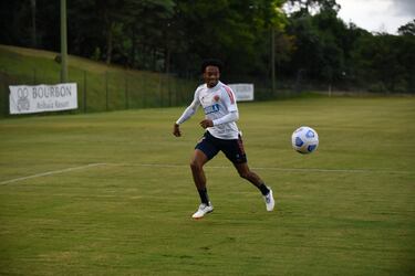 La Selección Colombia entrenó en Atibaia con la mira puesta en el duelo del jueves ante Brasil por Eliminatorias.