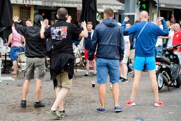 Enfrentamiento entre los ultras rusos e ingleses y galeses en Lille. 