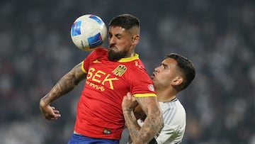 Futbol, Colo Colo vs Union Espanola
Fecha 12, Liga de Primera 2025
El jugador de Union Espanola Ignacio Jeraldino, izquierda disputa el balon con Sebastian Vegas de Colo Colo durante el partido de primera division realizado en el estadio Monumental en Santiago, Chile.
24/05/2025
Dragomir Yankovic/Photosport
Football, Colo Colo vs Union Espanola
12th turn, Division League 2025
Union EspanolaÕs player Ignacio Jeraldino, left, vies for the ball against Sebastian Vegas of Colo Colo during the first division match held at the Monumental stadium in Santiago, Chile.
24/05/2025
Dragomir Yankovic/Photosport