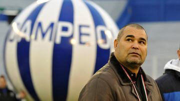 BUENOS AIRES, ARGENTINA - JUNE 23:  Jose Luis Chilavert looks on during a match between Velez Sarsfield and Atlético Rafaela as parto of the Torneo Final 2013 at Jose Amalfitani Stadium on June 23, 2013 in Buenos Aires, Argentina. (Photo by Matias Napoli/LatinContent/Getty Images)