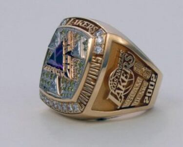 Campeón: LOS ANGELES LAKERS. Final: Lakers 4-Nets 0. MVP: Shaquille O'Neal.