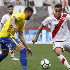 Rayo y Cádiz se reparten el botín y dan el liderato al Sporting