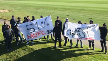 Hinchas del United se cuelan en la ciudad deportiva: "Glazers out!"