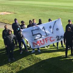 Hinchas del United se cuelan en la ciudad deportiva: "Glazers out!"