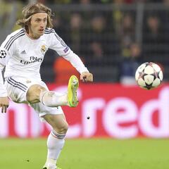 Modric, maestro del pase con el borde externo... ¡Imperdible!