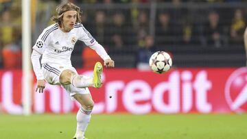 Modric, maestro del pase con el exterior... estos 90'' no dejan duda