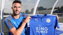 Iborra, con la camiseta del Leicester.