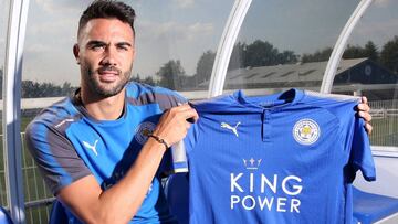 Iborra, con la camiseta del Leicester.