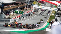 Max Verstappen, delante de un pelot&oacute;n de monoplazas en el GP de Austria, F1 2019. 