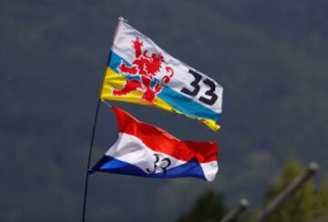 Banderas de los fans que se han concentrado para ver el GP de España de Fórmula 1.