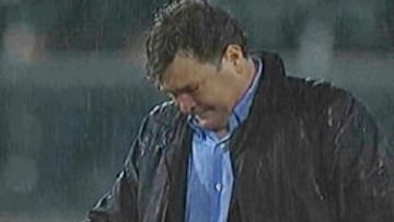 <b>APESADUMBRADOS</b>. José Antonio Camacho, su entrenador, estaba así tras ver lo acontecido en el terreno de juego.