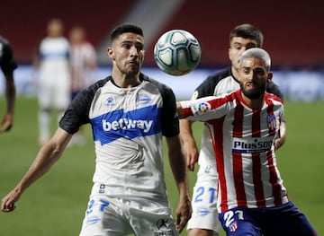 En 2013 cambió la cantera del Getafe por la del Atlético de Madrid. Tres años más tarde se incorporó al "B" disputando su debut frente al Fútbol Alcobendas Sport. En 2019 finalizó su etapa como colchonero y firmó su primer contrato profesional con el Deportivo Alavés.