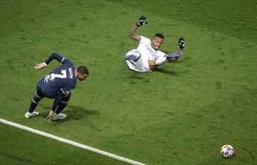 Militao y MBappé.