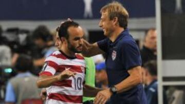 Landon Donovan y J&uuml;rgen Klinsmann en un juego de Estados Unidos.