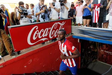 El colombiano llevaba colgado el cartel de estrella y buscaba rendir igual que lo hizo en el Oporto, pero una lesión le marcó. Llegó para hacer menos dura la marcha de Falcao, pero solo jugó 22 partidos y se fue por 42 millones al Guangzhou en febrero. El brasileño Cunha llegó del Hertha Berlín en el verano de 2021. Temporada y media en el Atlético en la que jugó 54 partidos, pero muy pocos como titular. Suplente de una delantera formada por Morata y Griezmann; y por detrás de Correa en la rotación. Tan solo marcó siete goles, pasó sin pena ni gloria por el equipo rojiblanco y no llegó a justificar lo que costó. Se fue cedido al Wolves en el mercado invernal y lo terminaron comprando por 50 millones.