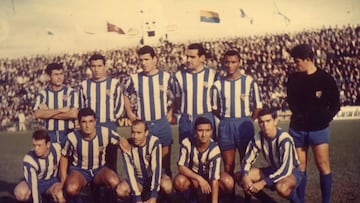 Chuzo, segundo por la derecha agachado.