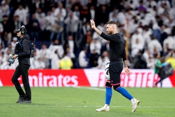 Sergio Ramos says goodbye to the Bernabéu after playing for Sevilla.