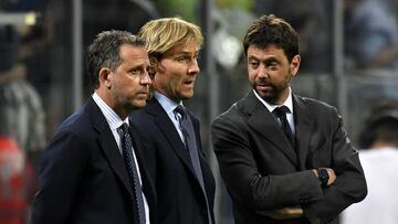 Agnelli y Nevded charlan antes de un partido de la Juventus.