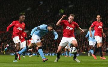 El argentino Sergio &#039;Kun&#039; Aguero marcando el gol de la victoria del City ante el United.