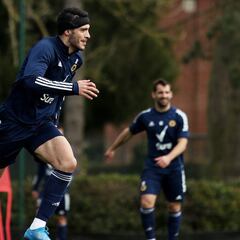 Raúl Jiménez se luce con asistencia en entrenamiento de los Wolves