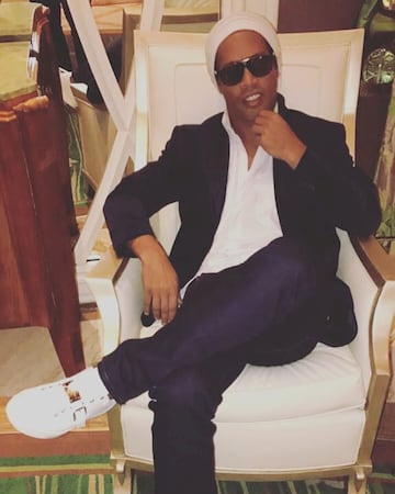 Ronaldinho fue uno de los invitados a los Grammy Latinos y estuvo compartiendo con varias estrellas.