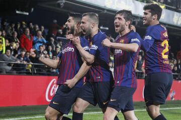 Roberto (second right) celebrates with his Barcelona team-mates after Luis Suárez's (left) last-gasp equaliser against Villarreal.