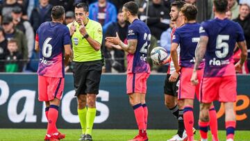 Carraco en el momento de su expulsi&oacute;n en el Feyenoord-Atl&eacute;tico.