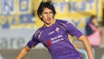 Savic, golpeando el balón con la Fiorentina.