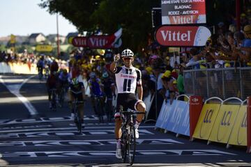 Michael Matthews bate a Greg Van Avermaet en Rodez.