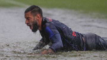 Cabaco, en un charco, ayer.
