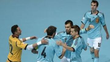 <b>UNA PIÑA. </b>Juanjo, Torras, Lozano, Lin y Borja celebran un gol.