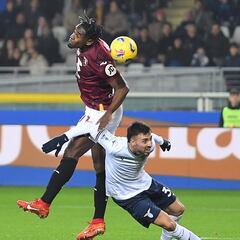 Duván Zapata y una falta que le impide festejar en el Torino - Fiorentina
