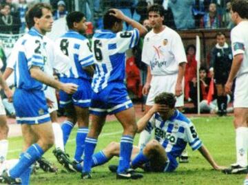 14 de Mayo de 1994 era la 迆ltima jornada de liga y el deportivo se jugaba la liga, el deportivo necesitaba ganar . En el minuto 89 Lopez Nieto se?al車 penalti, la responsabilidad cay車 en Djukic y fall車. El Depor llor車
