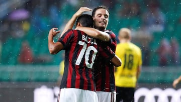 Bacca marca el único gol en la derrota del Milan