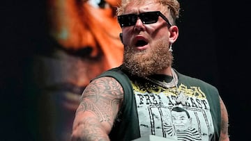 La primera pelea de Jake Paul fue contra el youtuber Deji Olatunji en una cartelera estelar liderada por el combate entre su hermano Logan y KSI.