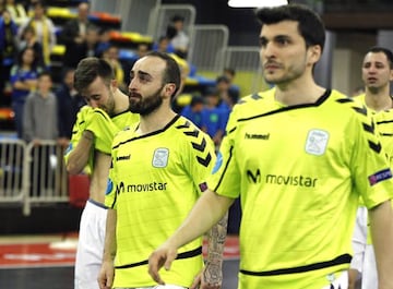 Ricardinho llora tras la derrota del Inter Movistar ante el Ugra Yugrosk en la final de la UEFA Futsal Cup.