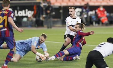 Jasper Cillessen, Antoine Griezmann y Lato.