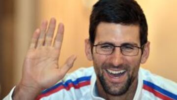 Novak Djokovic compareció con gafas en el sorteo.