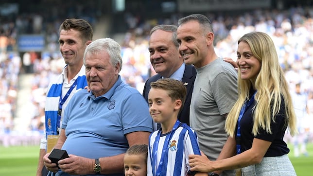 John Toshack, emocionado y homenajeado en Anoeta